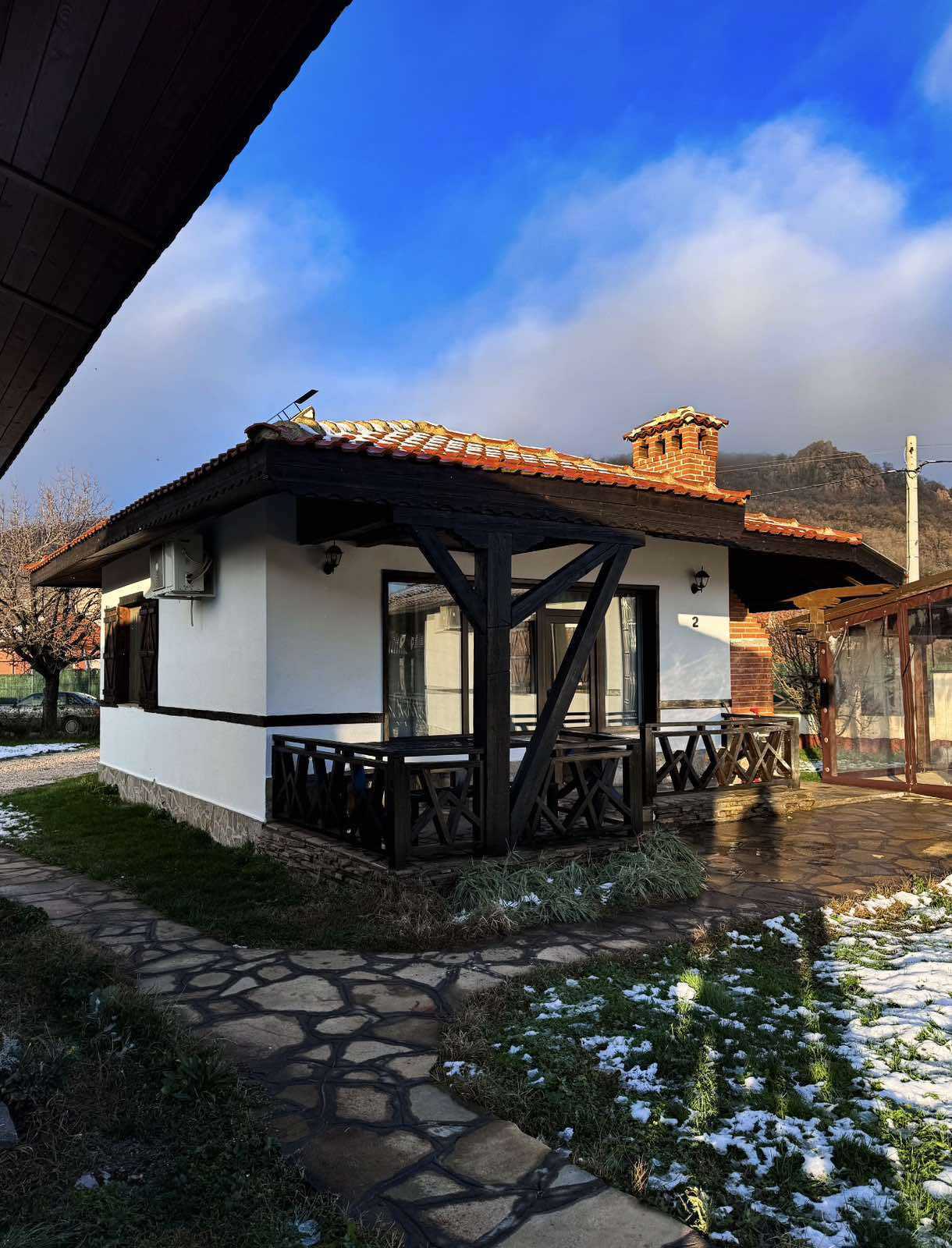 Планински възрожденски вили в Родопите по изгрев